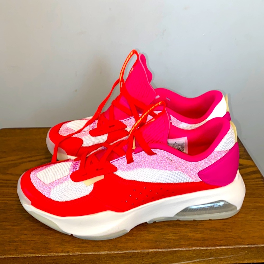 Women’s Jordan air 200E size 10